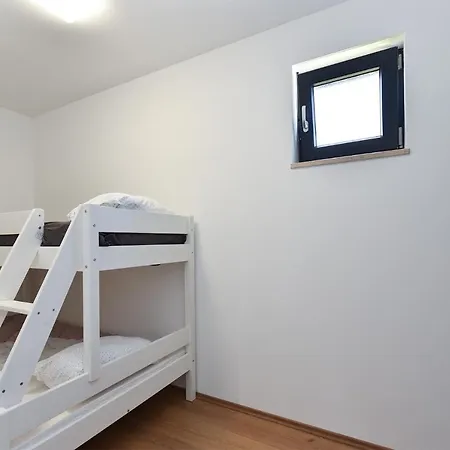 Tamara 2044 Βίλα *