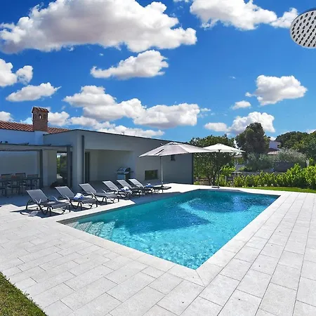 Tamara 2044 Villa Pola