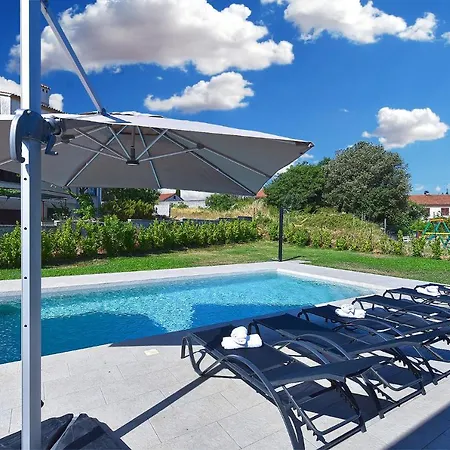 Tamara 2044 Villa Pola