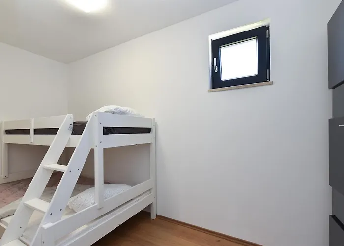 Tamara 2044 Βίλα *