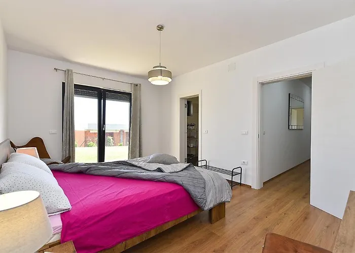 Tamara 2044 Βίλα Πούλα