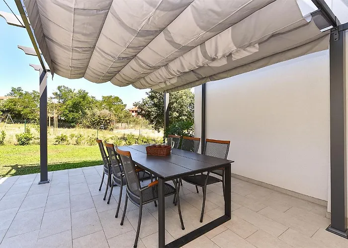 Tamara 2044 Βίλα Πούλα