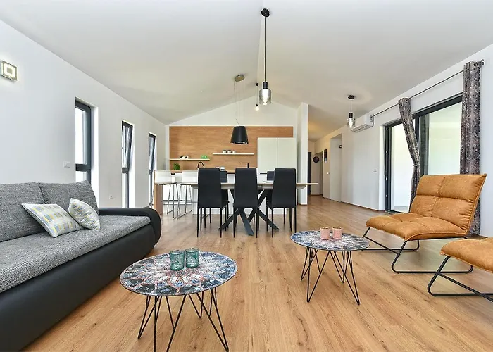 Tamara 2044 Βίλα