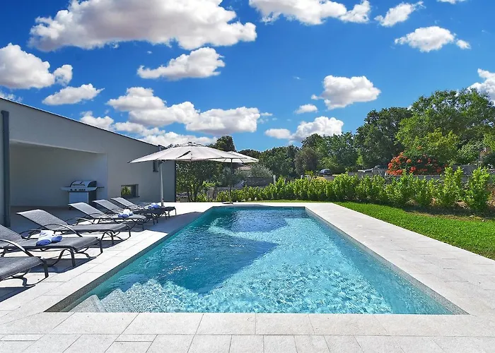 Tamara 2044 Βίλα *