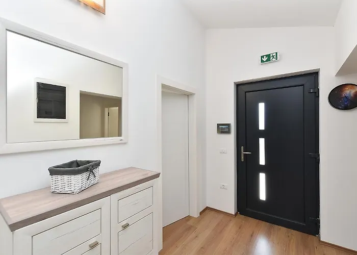 Tamara 2044 * Πούλα