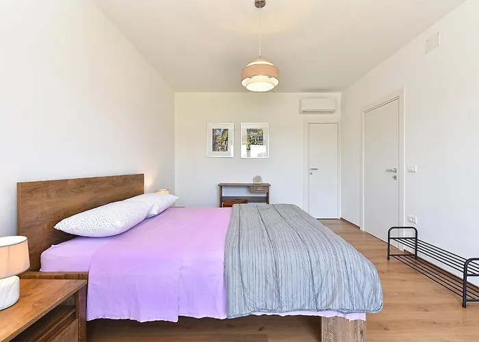 Tamara 2044 Βίλα Πούλα