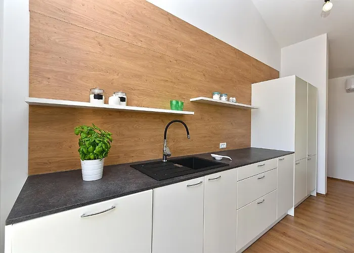 Tamara 2044 * Πούλα