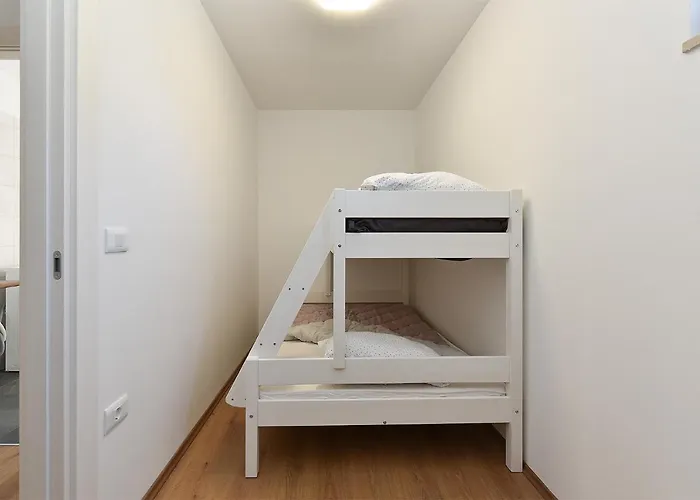 Βίλα Tamara 2044 *