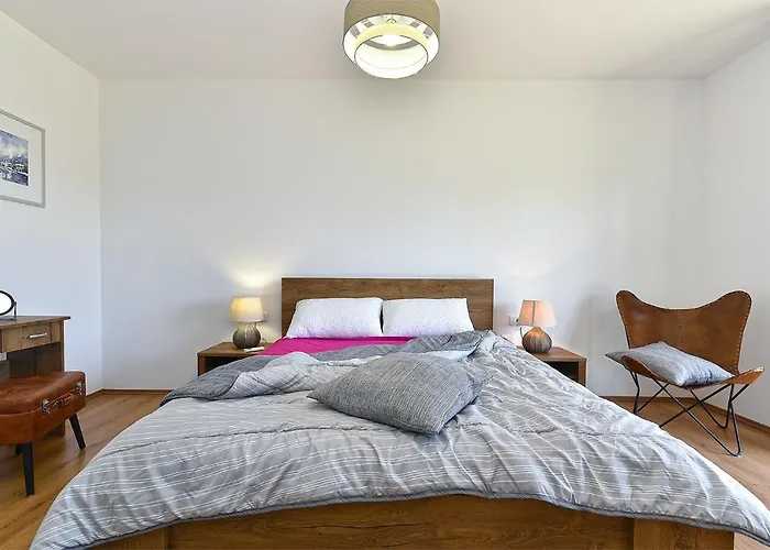 Tamara 2044 * Πούλα