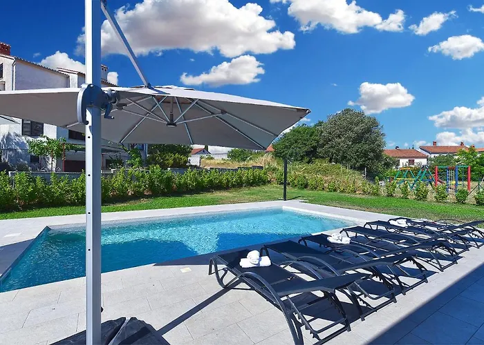 Tamara 2044 Βίλα Πούλα