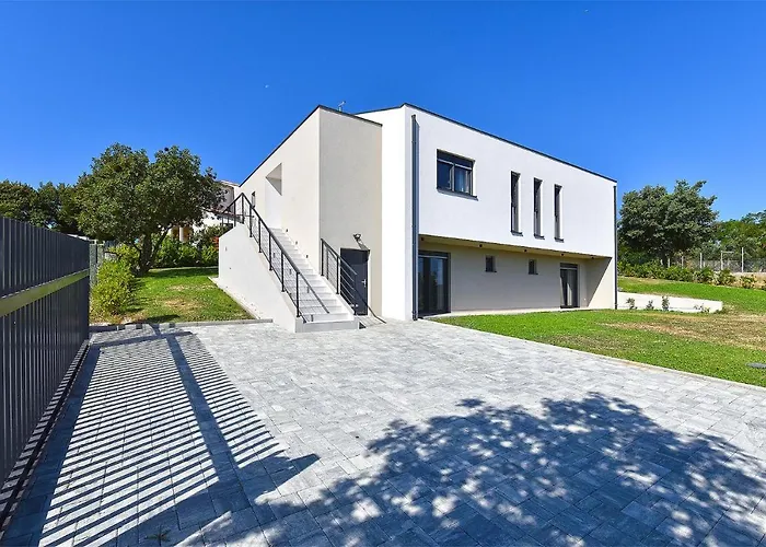 Βίλα Tamara 2044 *