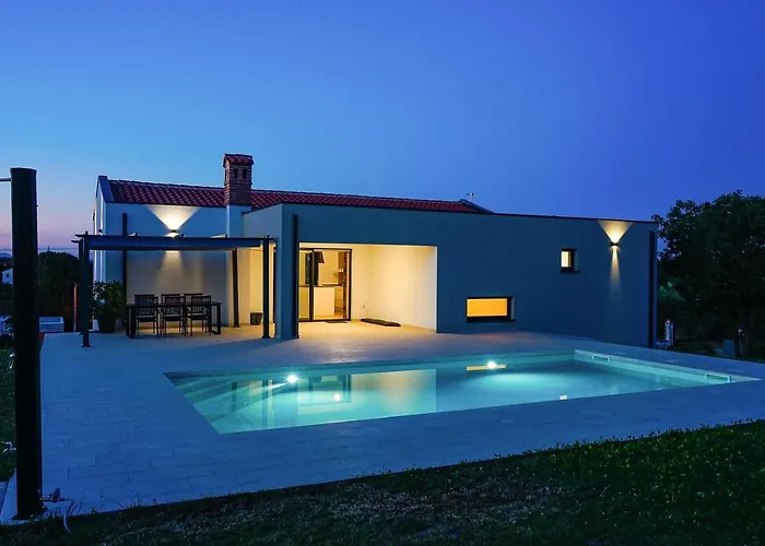 Tamara 2044 Βίλα Πούλα