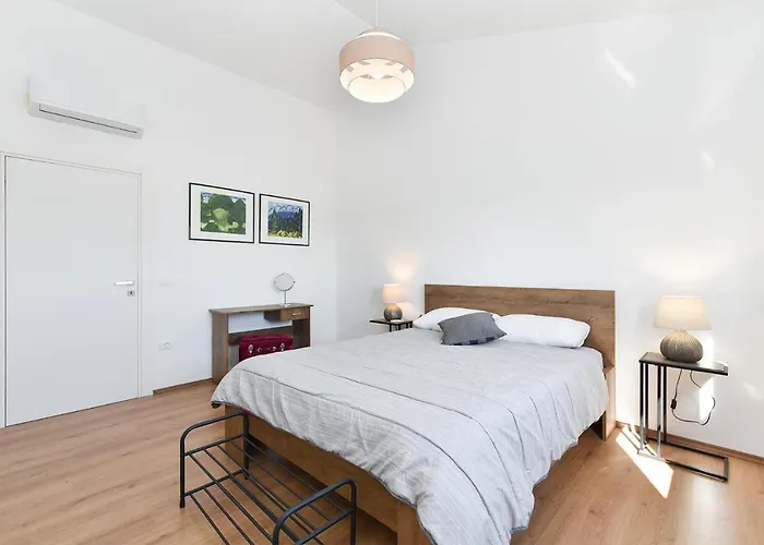 Tamara 2044 Βίλα *